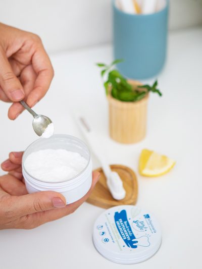 Polvere sbiancante denti