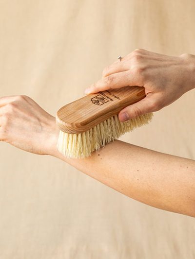 Il Dry Brushing, come funziona - la guida di Essenzi-ali