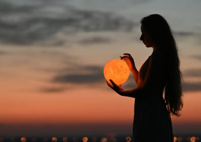 Mercoledì 17 ottobre 2024 – Lunatiche: le Donne e la Luna