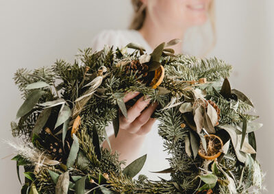 Venerdì 28 novembre 2025 – Ghirlande d’inverno: Intrecci di natura e atmosfera